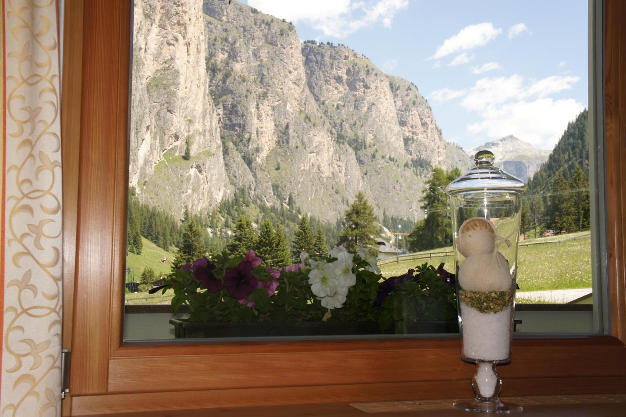 Garni Hotel Bel Vert Сельва-ді-Валь-Гардена Екстер'єр фото